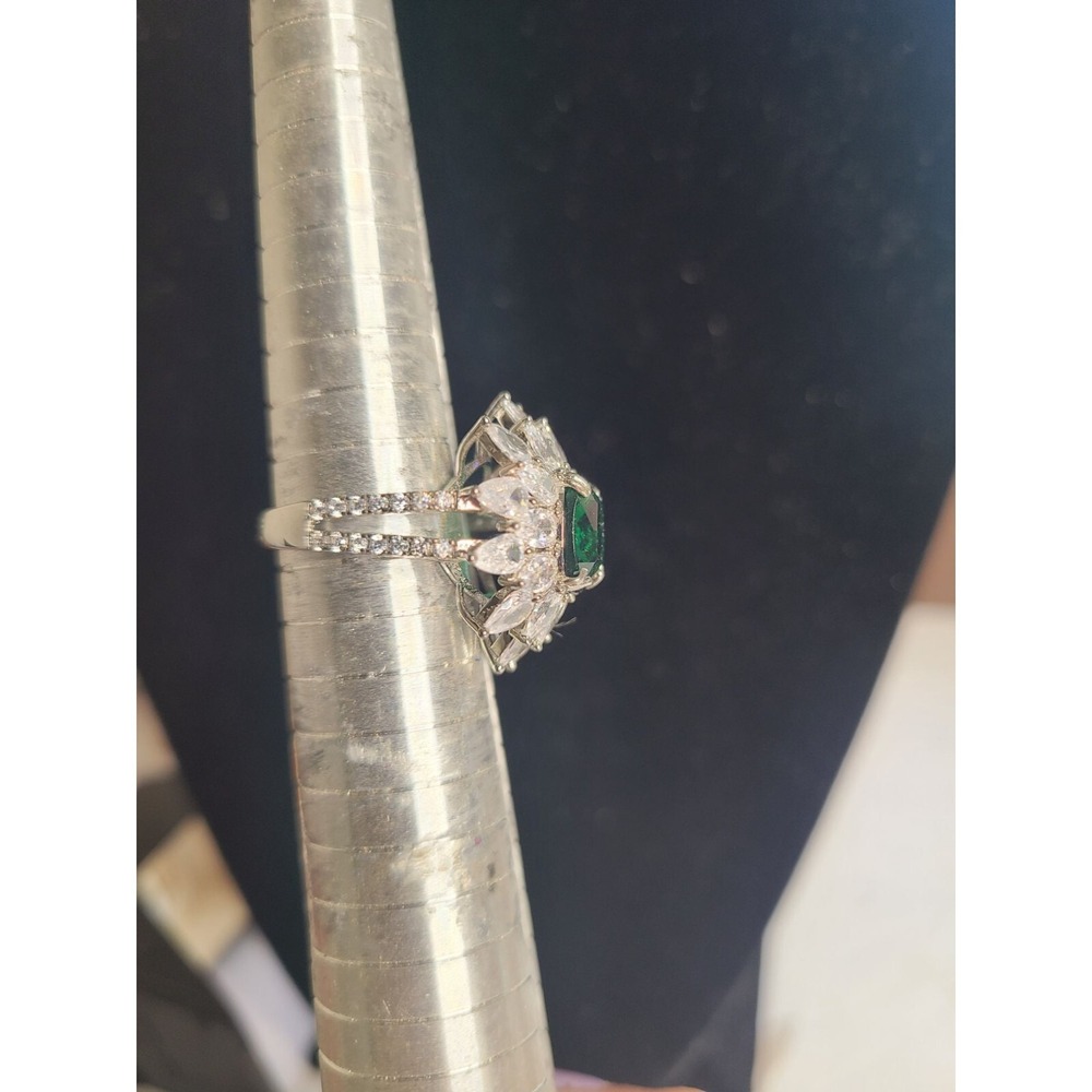 Elegant Simulated Emerald & Crystal Halo Ring Size 7.5 Silvertone - Picture 15 of 15
